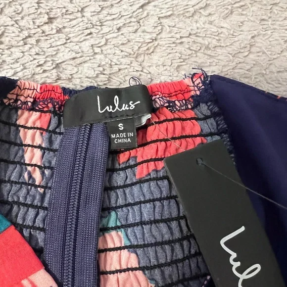 Lulu’s Navy Abstract Print wrap skirt with cropped halter top set. - Picture 4 of 9